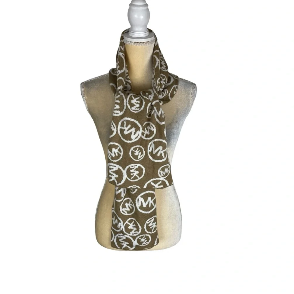 Michael Kors Monogram Reversible Knit Logo‎ Scarf Brown White 10 x 60
